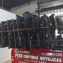 Venta de cortinas enrollables para locales.